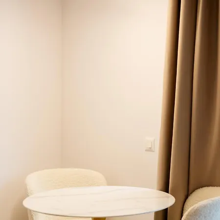 Central Suites *