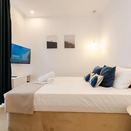 Central Suites *