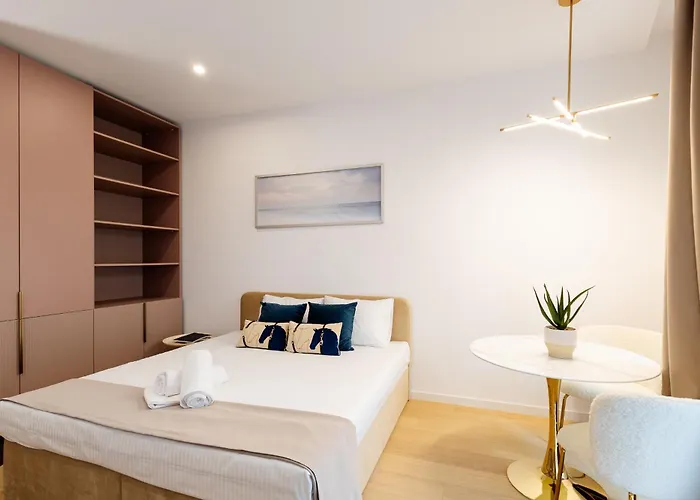 Central Suites דירה