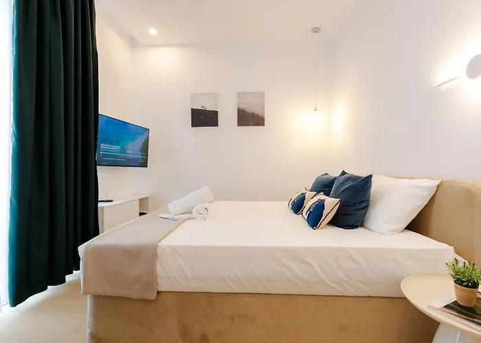 Central Suites *